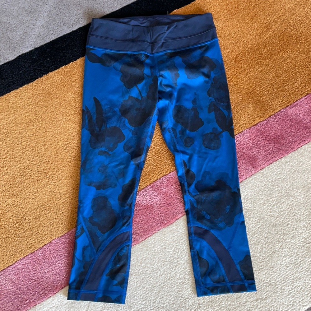 Lululemon navy blue floral print leggings